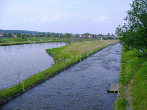 Most z Veltrus do Nových Ouholic